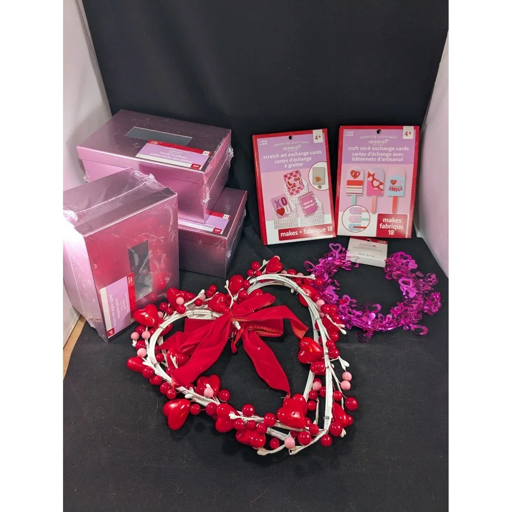 Valentines‎ Day Decor Bundle Creatology Mailboxes Heart Wreaths Garland Cards
